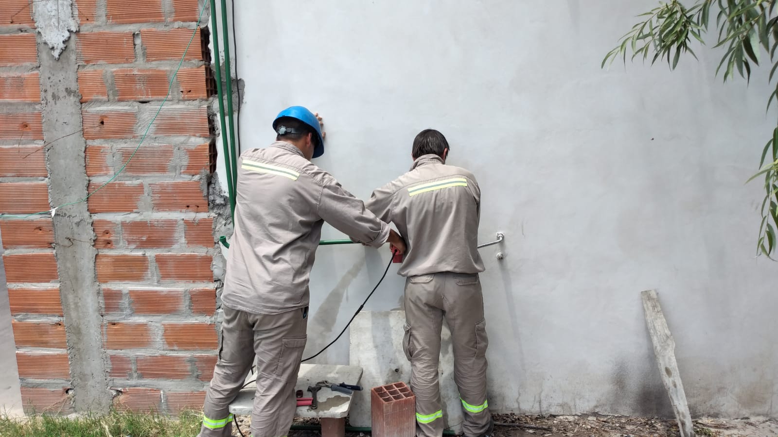 who-we-are Instalacion De Termotanque Bomberos Bovril 6